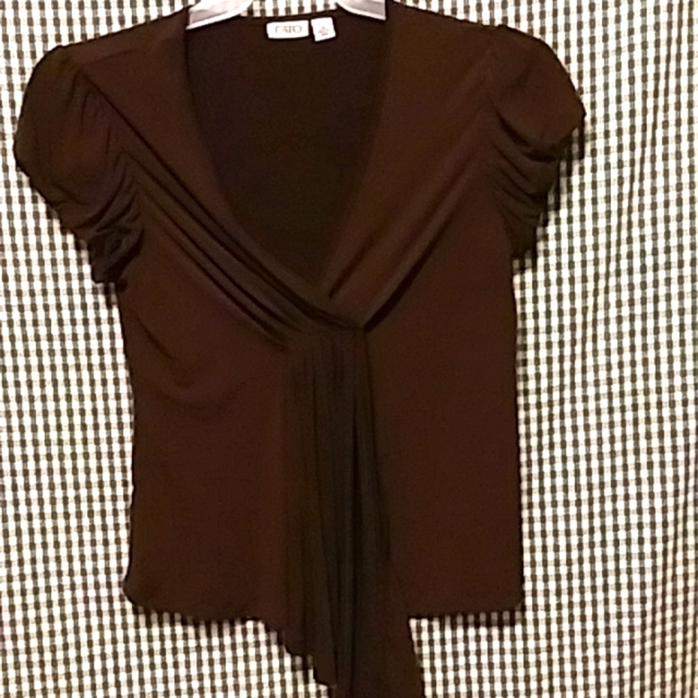 Cato, brown 🤎 short sleeved pre-owned dress shirt.